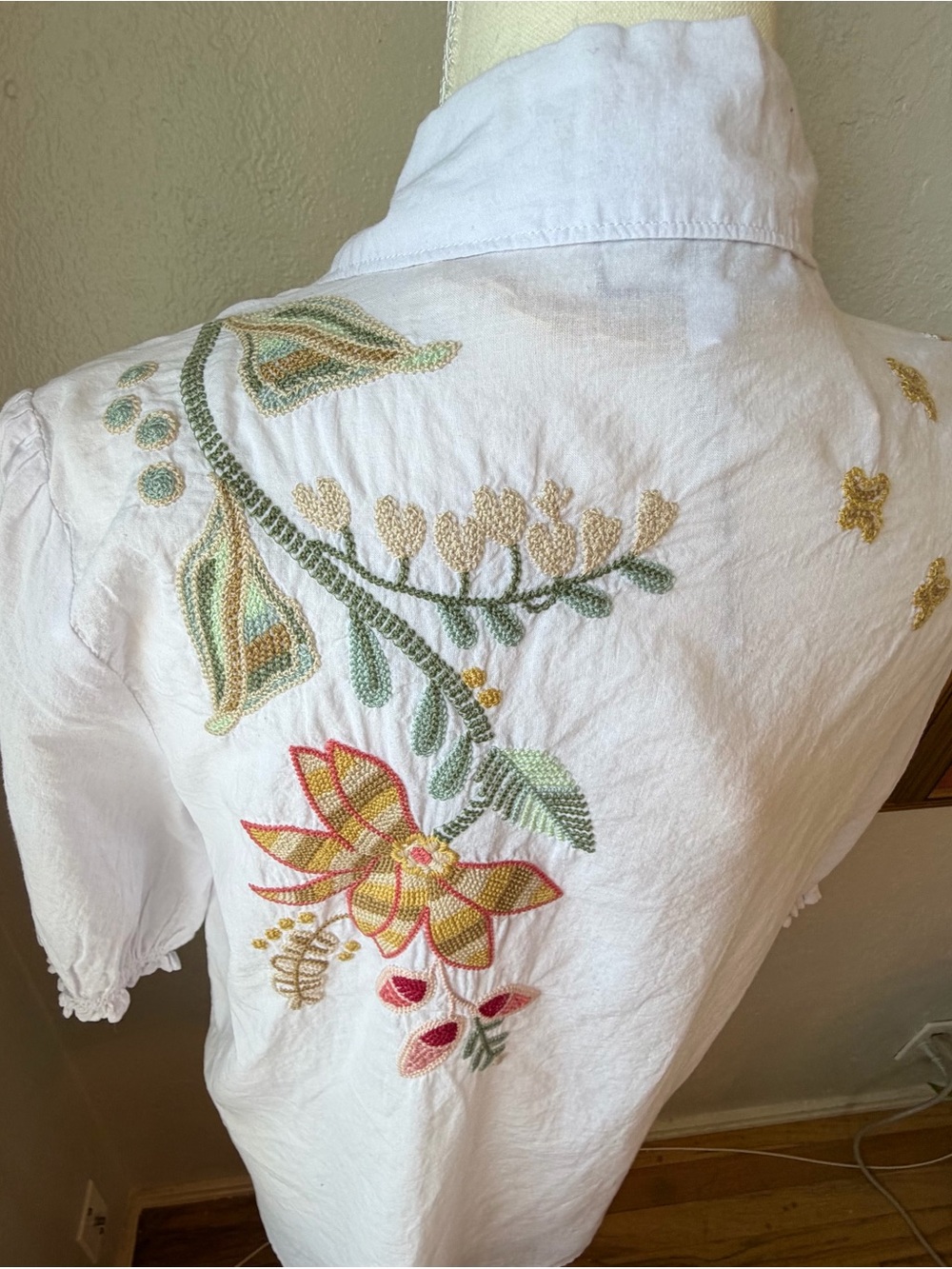Johnny Was White Button-Up Blouse with Multicolor Floral Embroidery Size Small - Picture 7 of 15